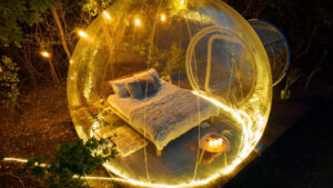 Séjour insolite : dormir dans des lieux étonnants à travers le monde